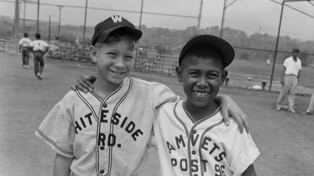 Photographing the African American Baseball Experience